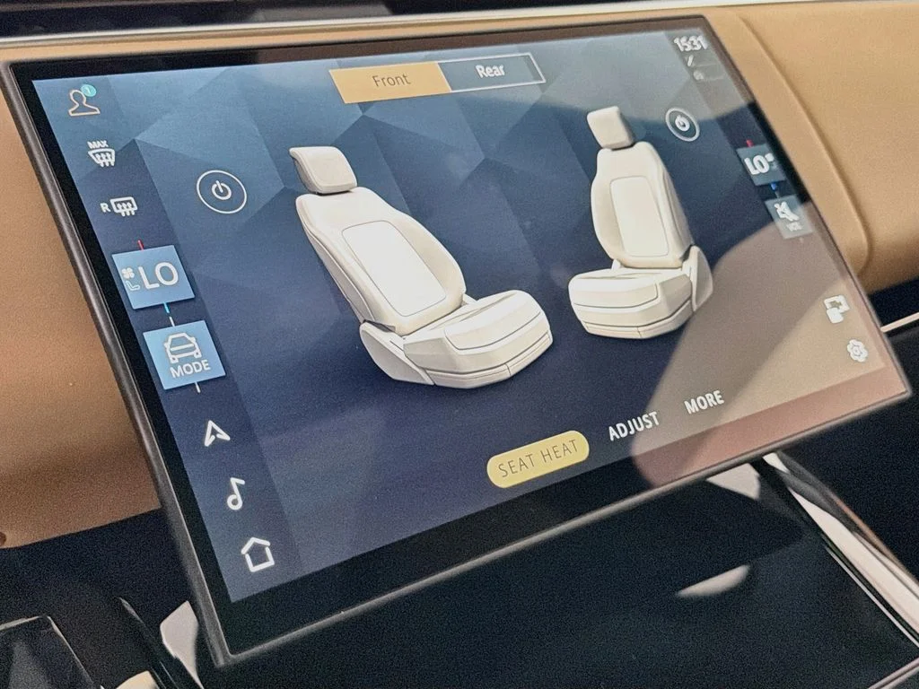 New 2026 Fuji White Land Rover Dynamic SE image 21