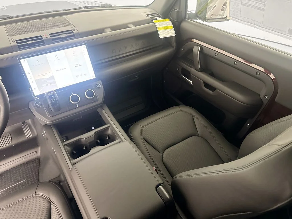 New 2026 Sedona Red Land Rover X-Dynamic SE image 24