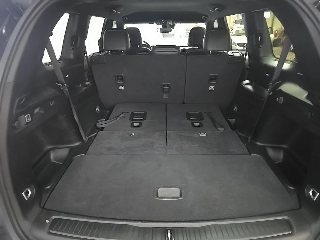 Used 2024 Gray Jeep Altitude image 11