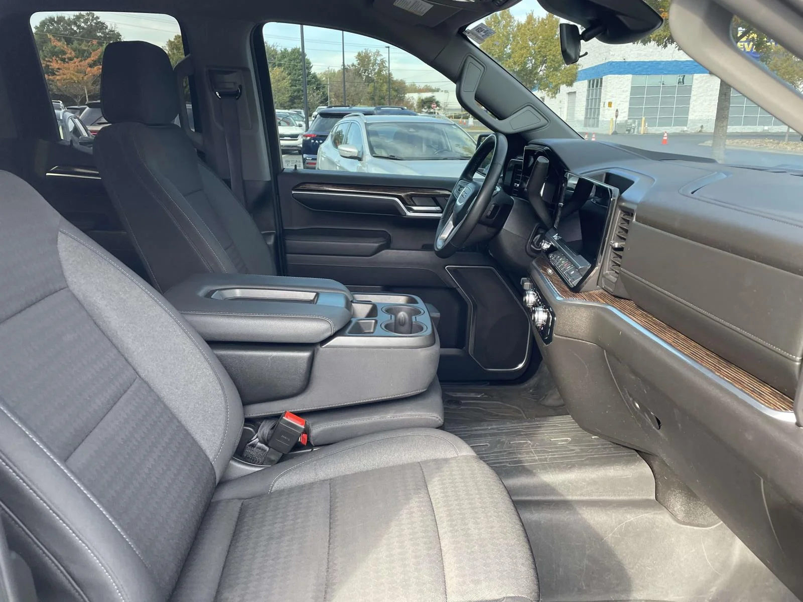 Used 2024 Summit White GMC Elevation image 8
