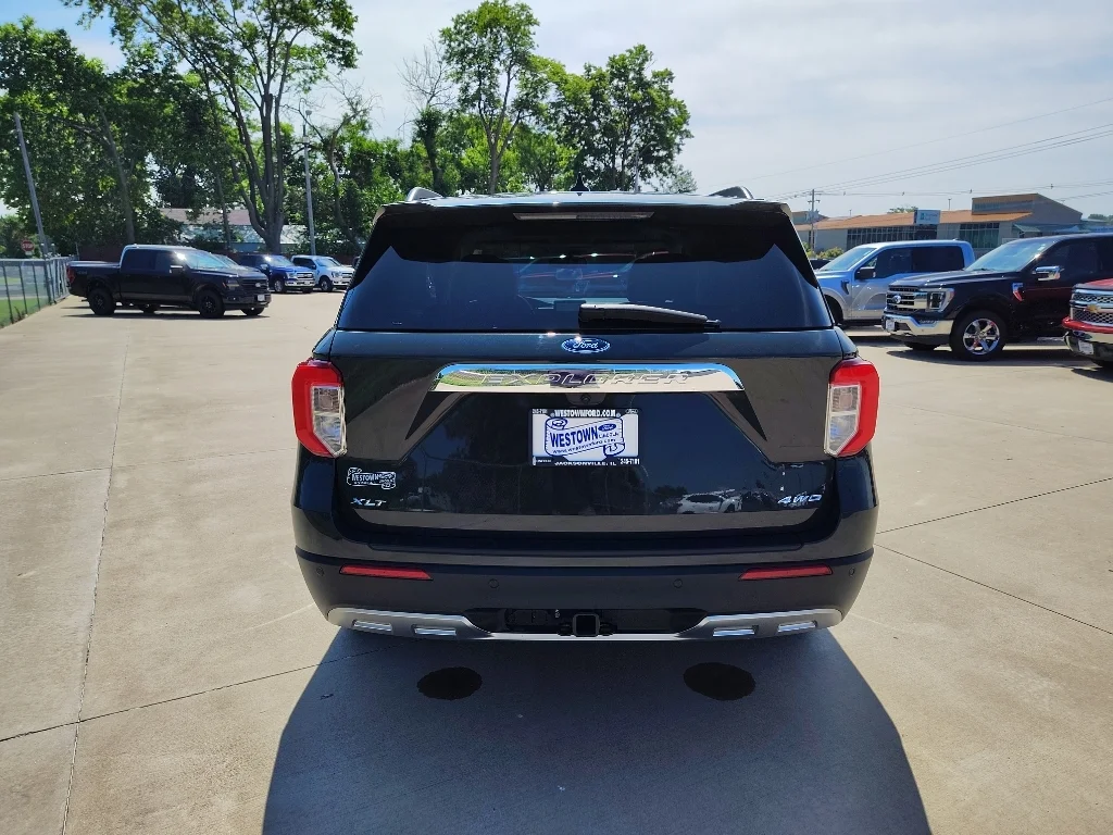 Used 2024 Forged Green Metallic Ford XLT image 5