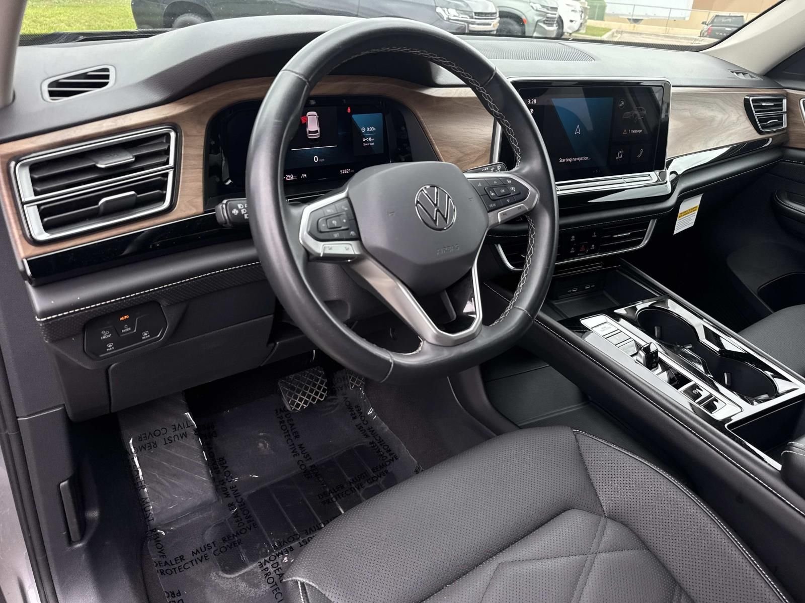 2024 Volkswagen Atlas SE w/Tech - Photo 18