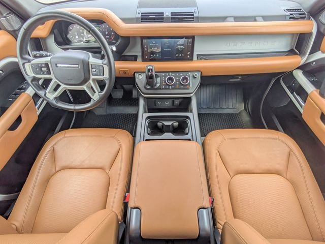 Used 2024 White Land Rover SE image 15