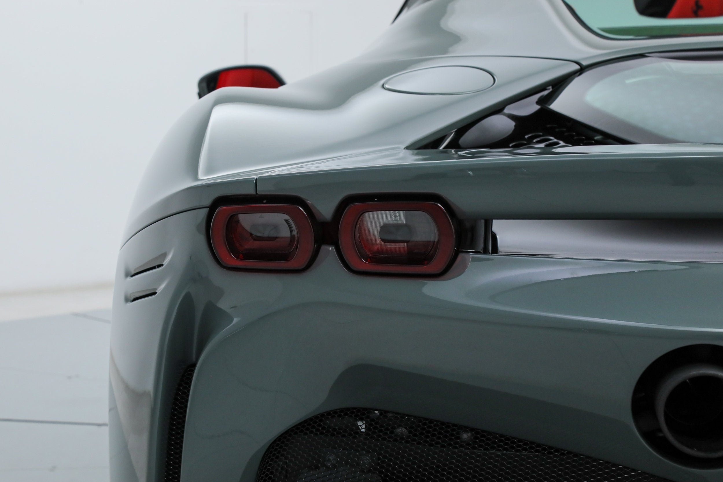 Certified Used 2025 Grigio Medio Ferrari  image 22