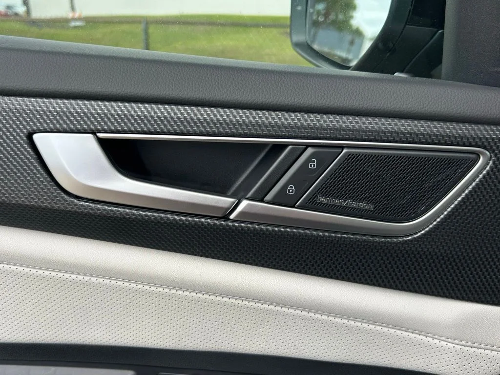 2026 Volkswagen Atlas Cross Sport SEL Premium R-LINE - Photo 17