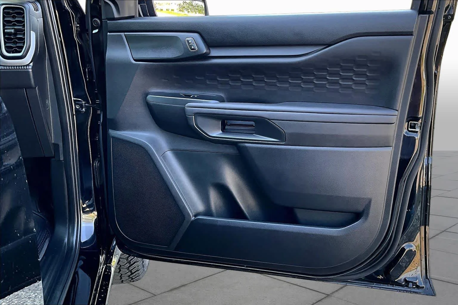 Used 2025 Shadow Black Ford XL image 23