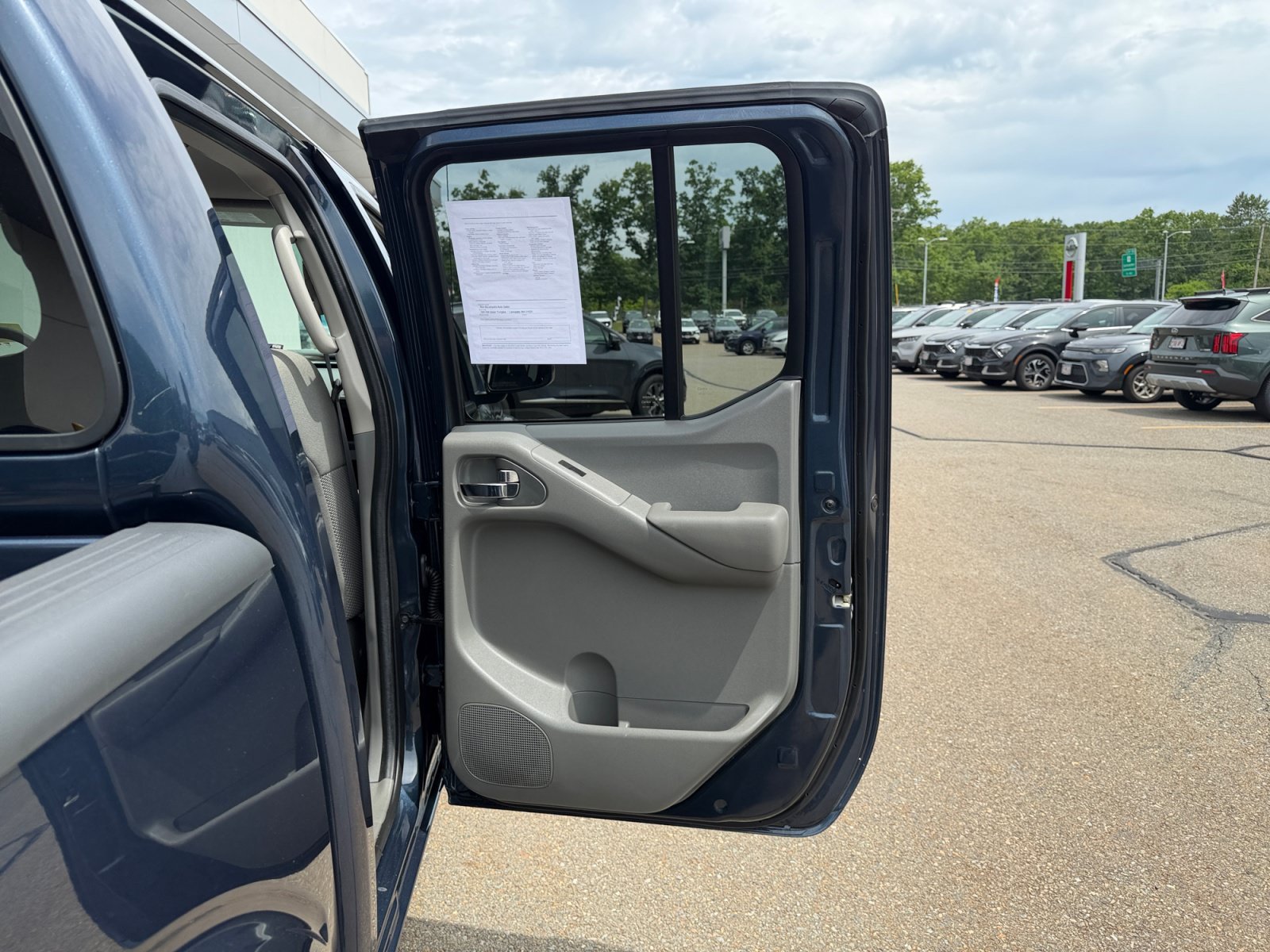 Used 2020 Arctic Blue Metallic Nissan SV image 32