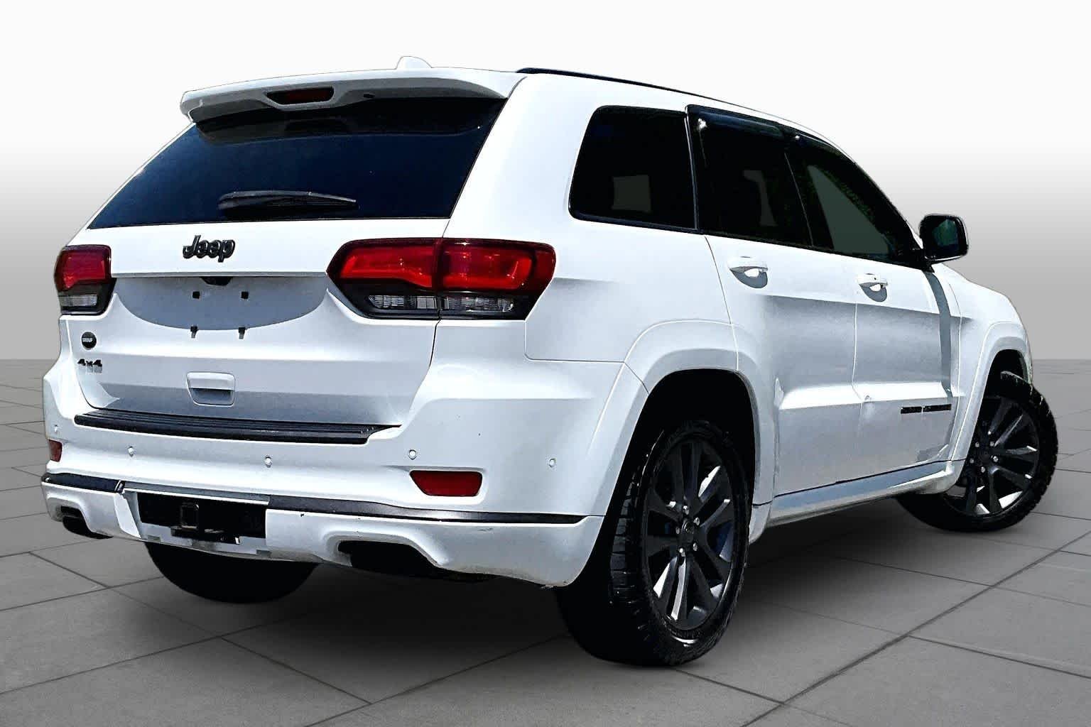 Used 2019 Bright White Clearcoat Jeep High Altitude image 13