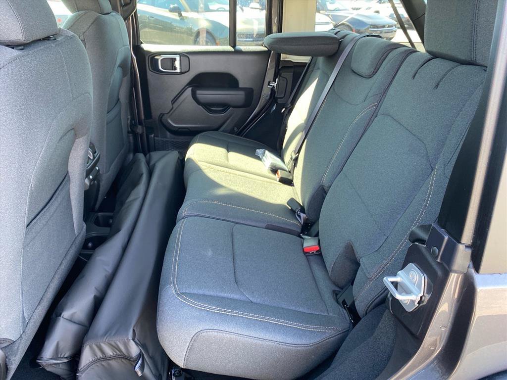 New 2026 Granite Crystal Metallic Clearcoat Jeep Sport S image 11