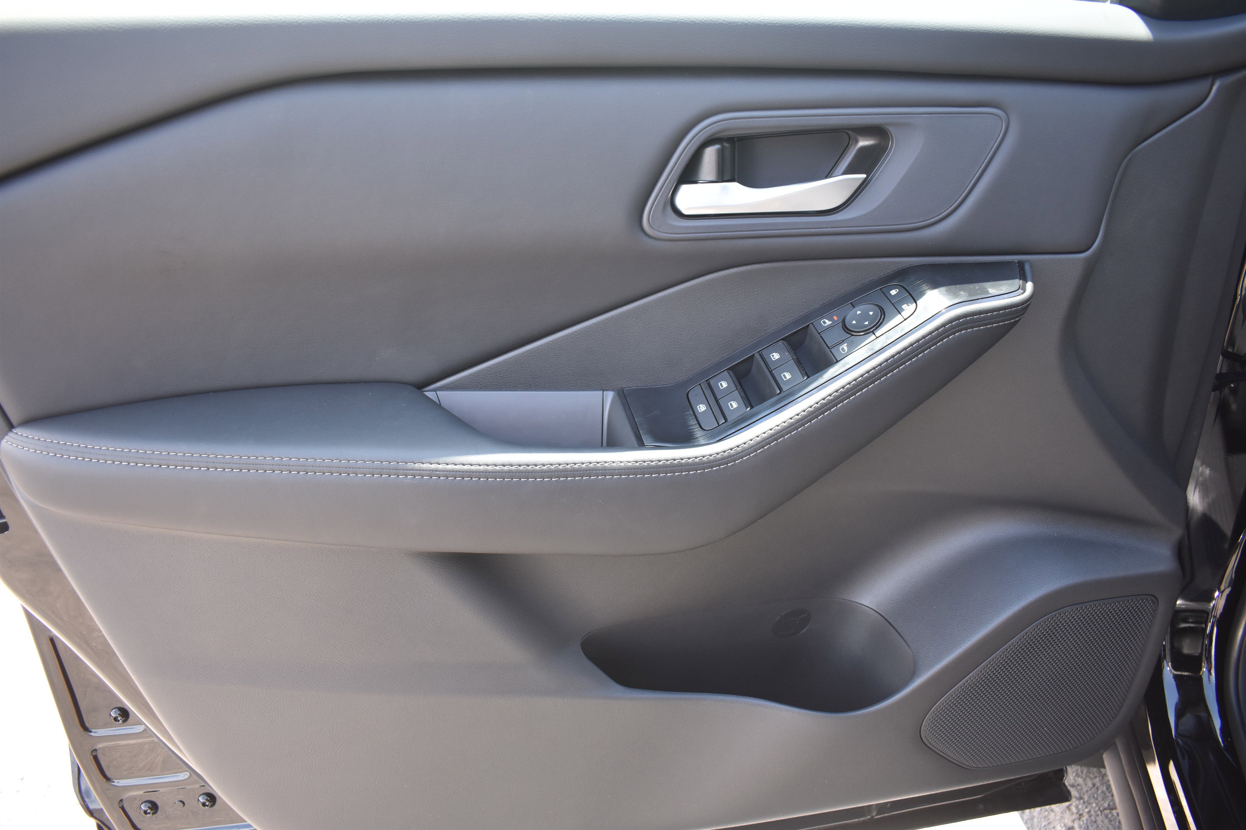 New 2026 Super Black Nissan SV image 11