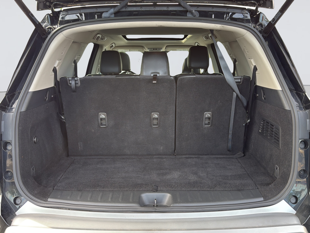 Used 2023 Black Nissan SL image 33