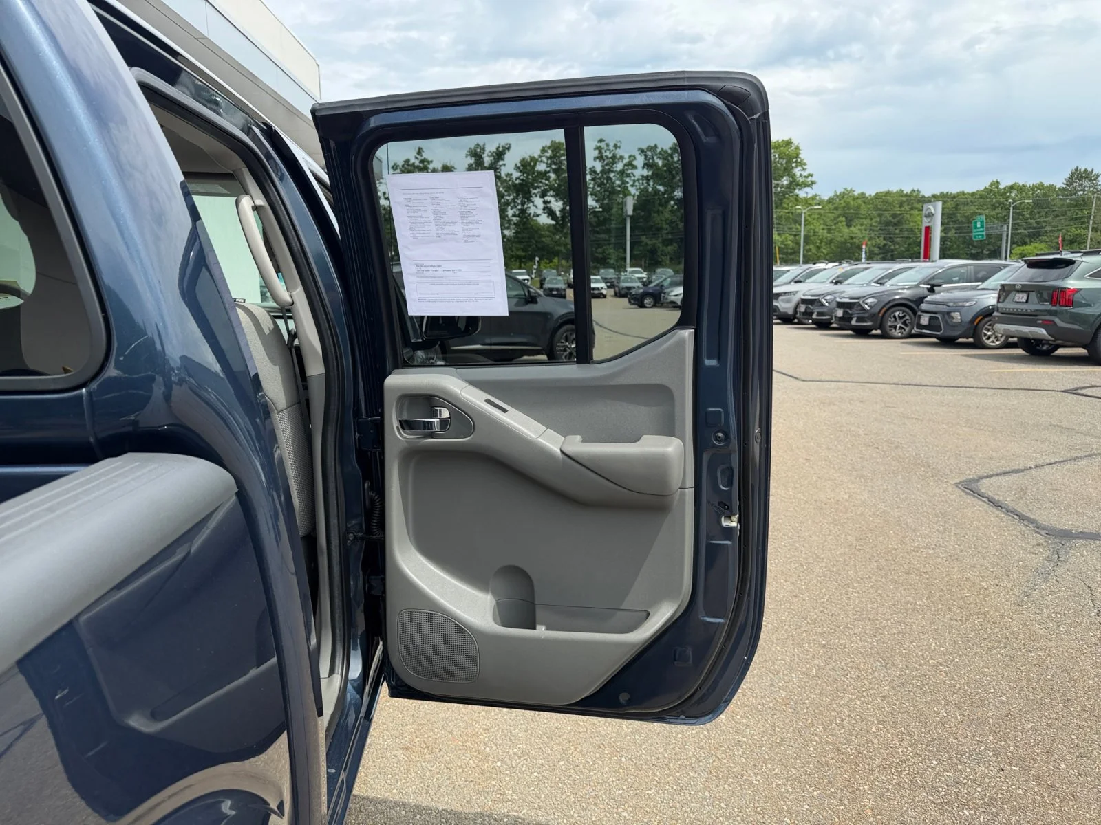 Used 2020 Arctic Blue Metallic Nissan SV image 32