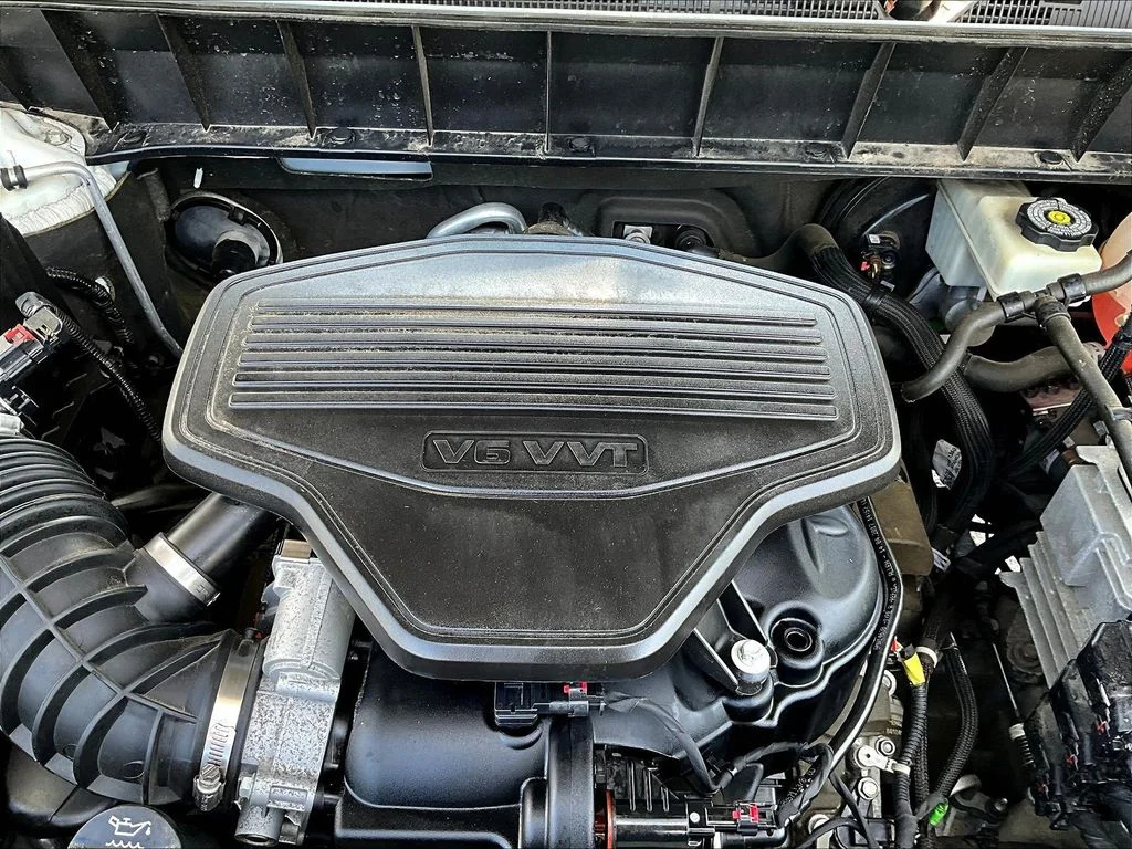 Used 2017 White GMC Denali image 35