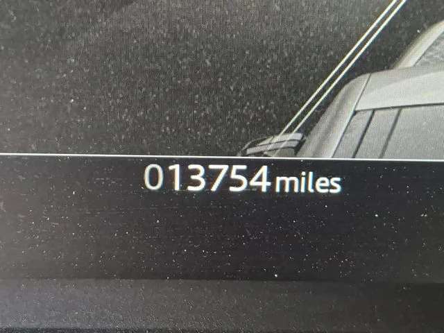 Used 2024  Land Rover SE image 20