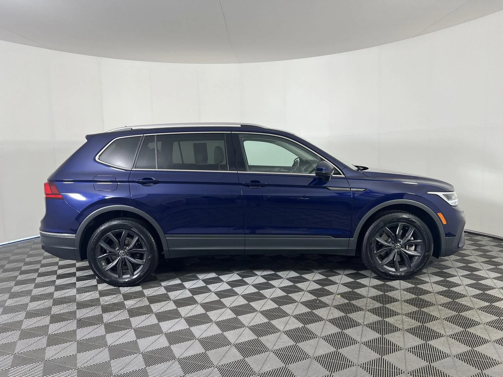 Used 2024 Atlantic Blue Metallic Volkswagen SE image 2