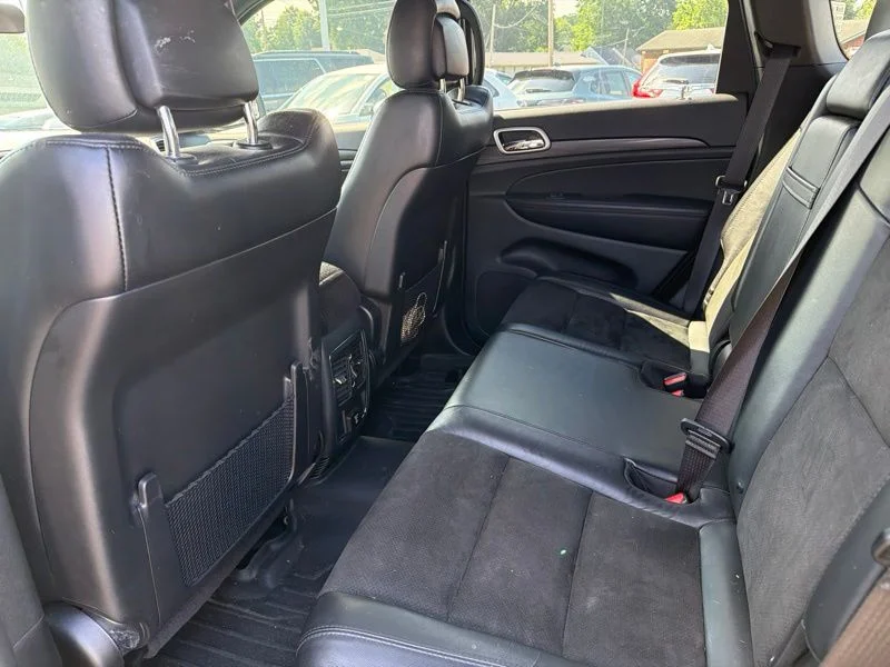 Used 2021 White Jeep Laredo X image 12