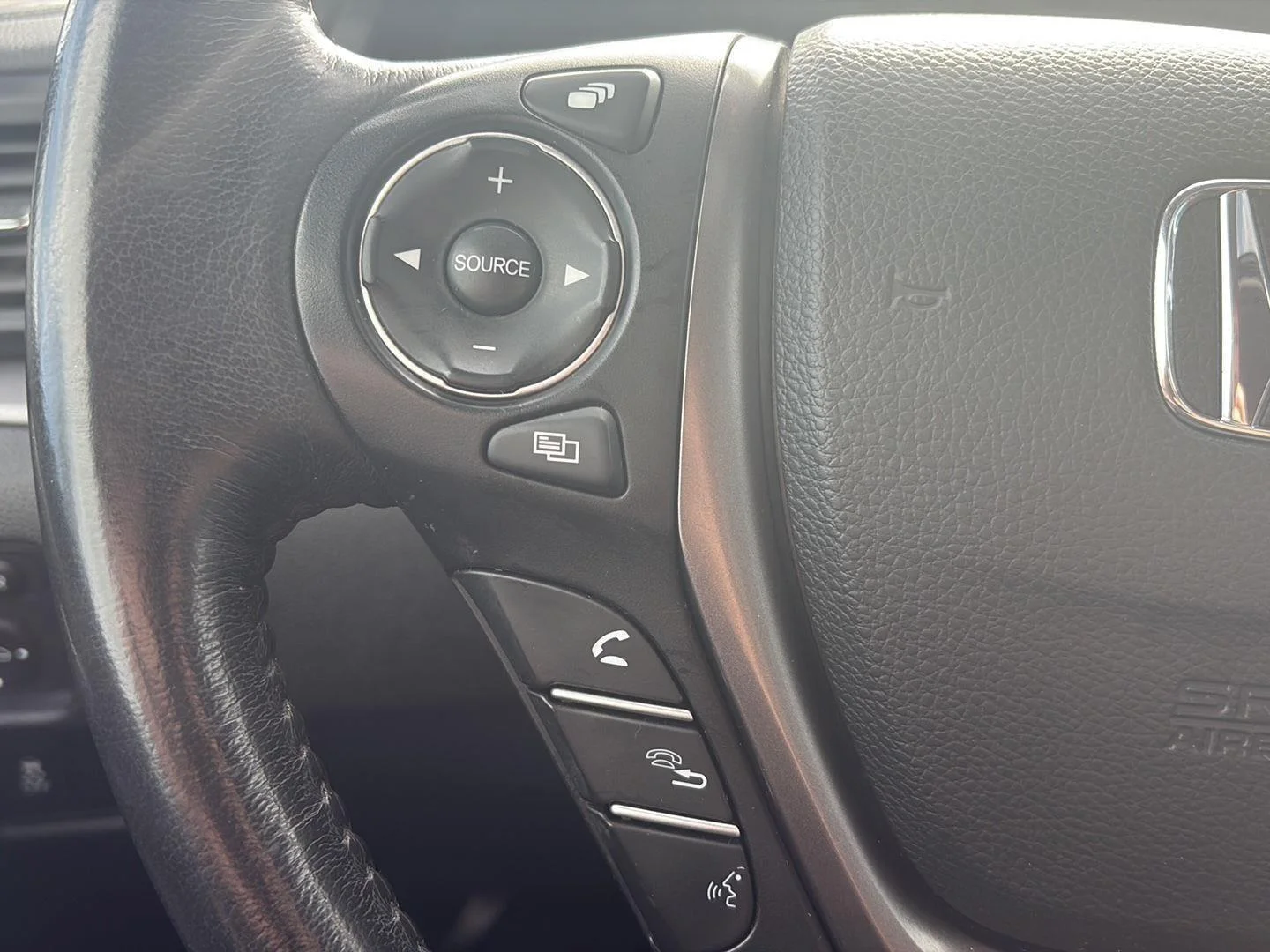 Used 2018 BLACK Honda EX-L AWD image 16
