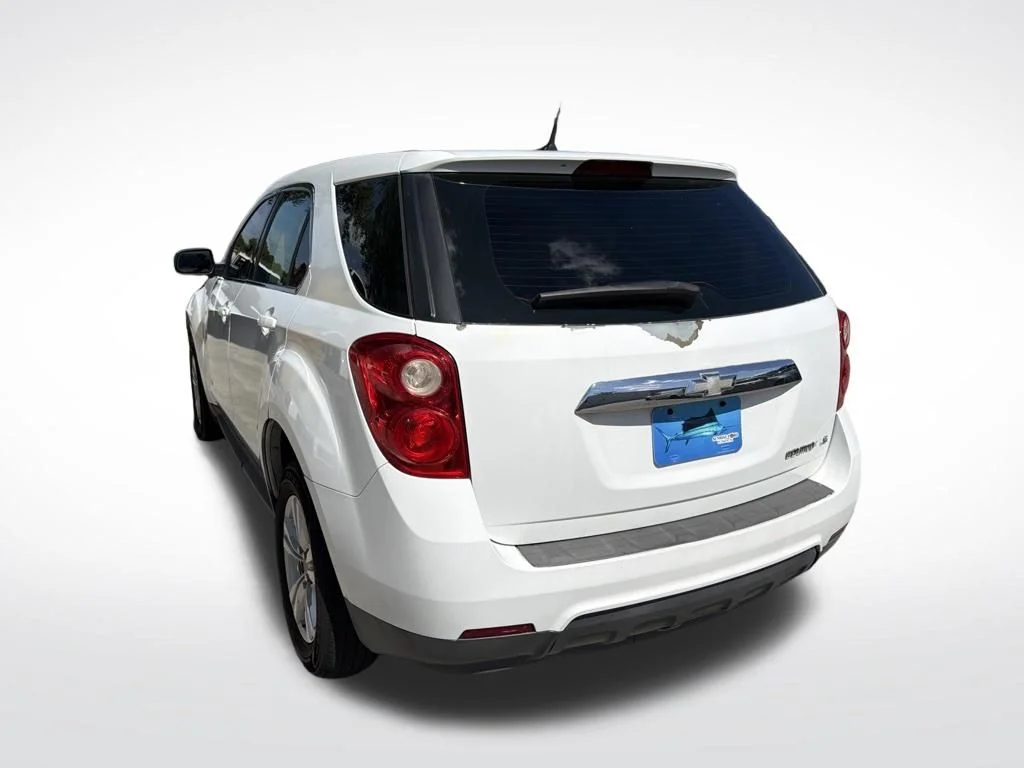 Used 2010 Summit White Chevrolet LS image 6