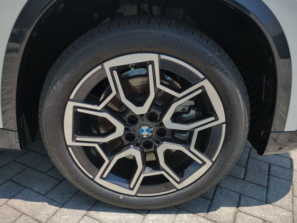 New 2026 Alpine White BMW xDrive28i image 11