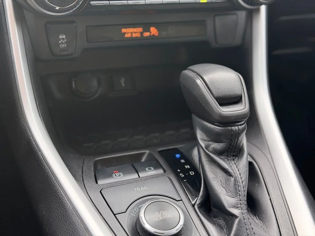 Used 2022  Toyota XLE image 22
