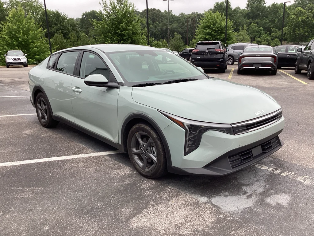 Used 2025 Morning Haze Kia LXS image 7