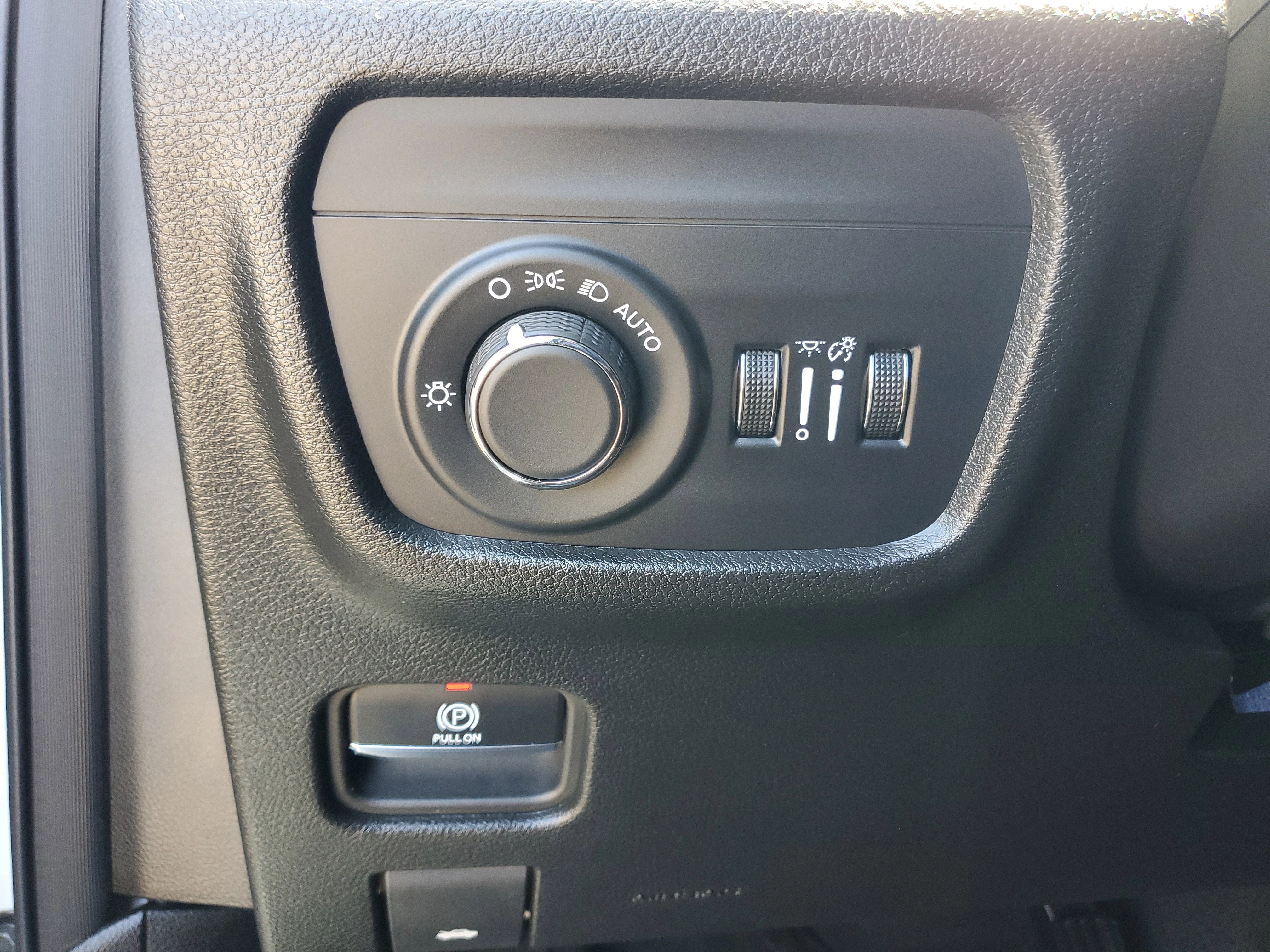Used 2025 White Jeep Laredo X image 26