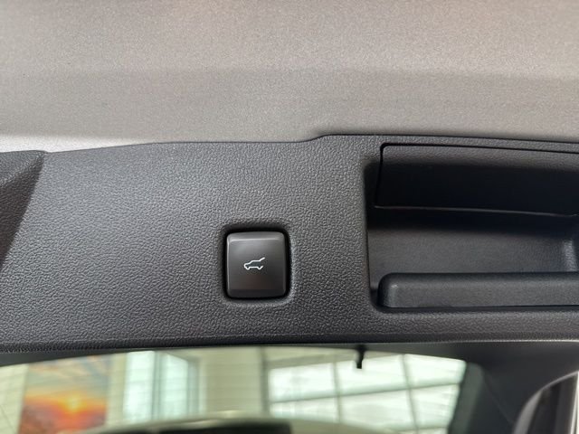 Used 2023 Silver Ford Active image 9