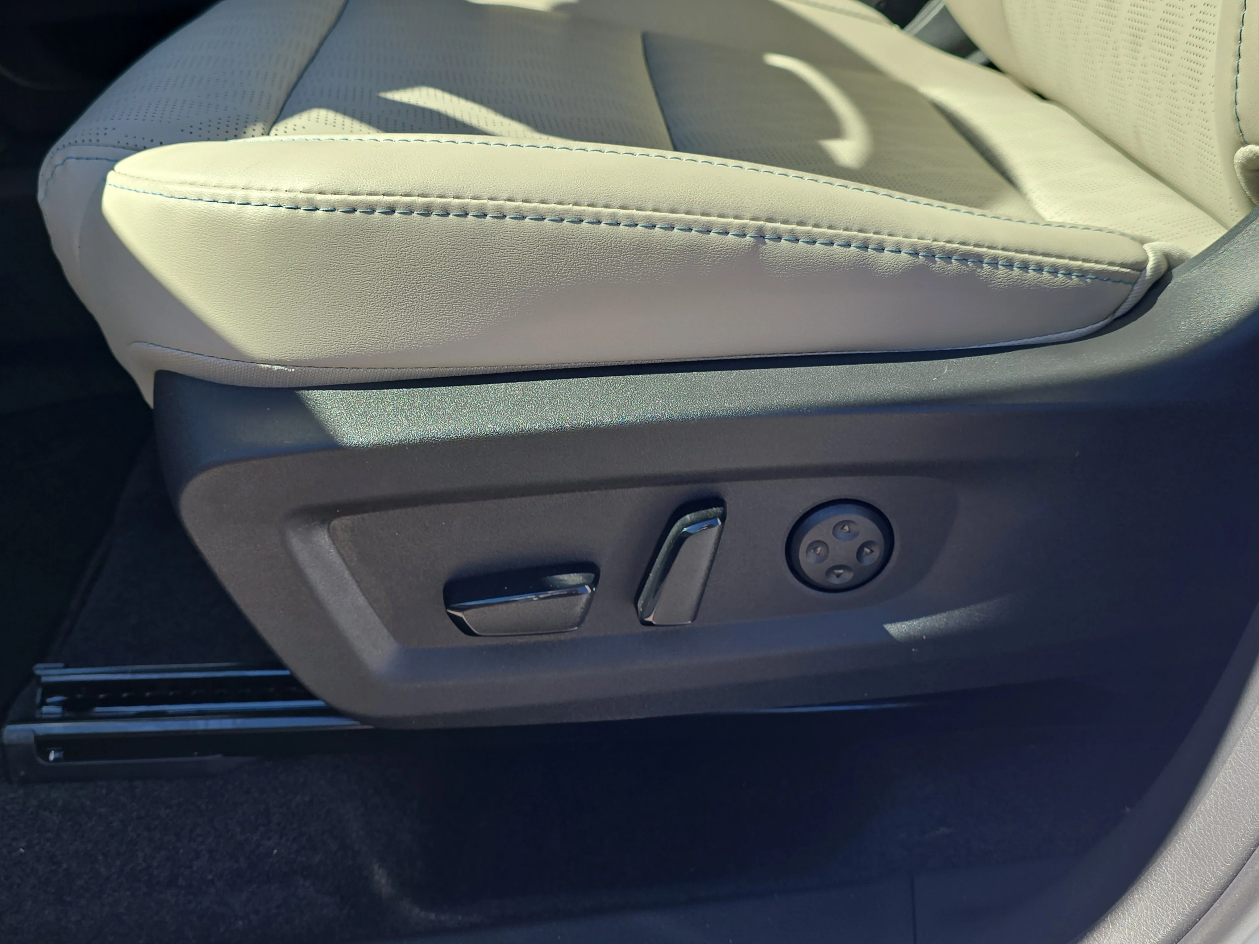 New 2026 Everest White Pearl TriCoat / Super Black Two-tone Nissan Platinum image 21