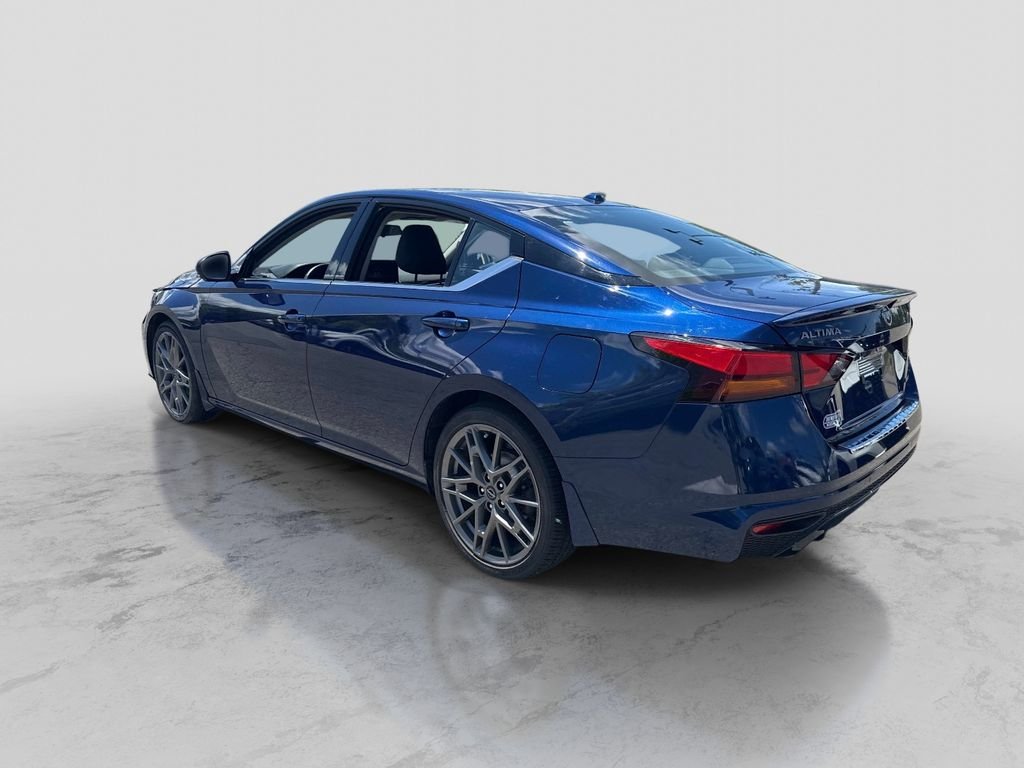 Used 2023 Blue Nissan 2.0 SR image 3