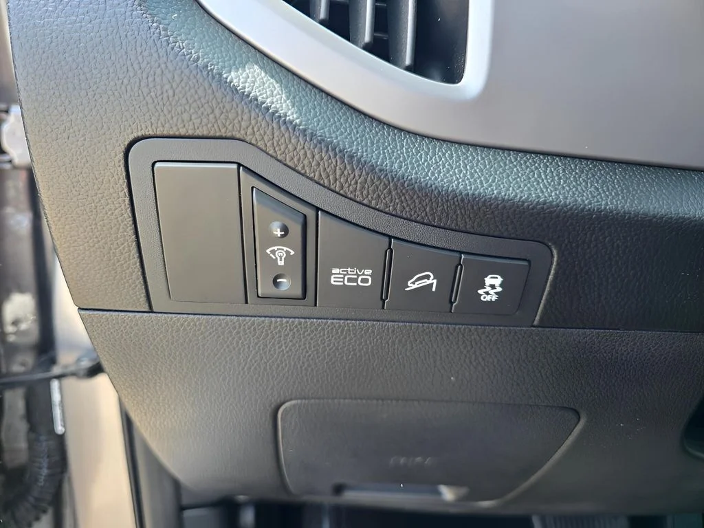 Used 2016 Mineral Silver Kia LX image 21