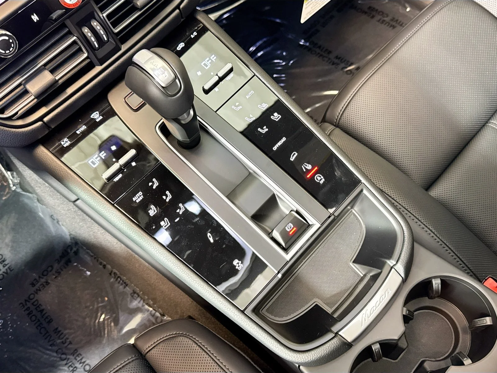 2026 Porsche Macan T - Photo 18