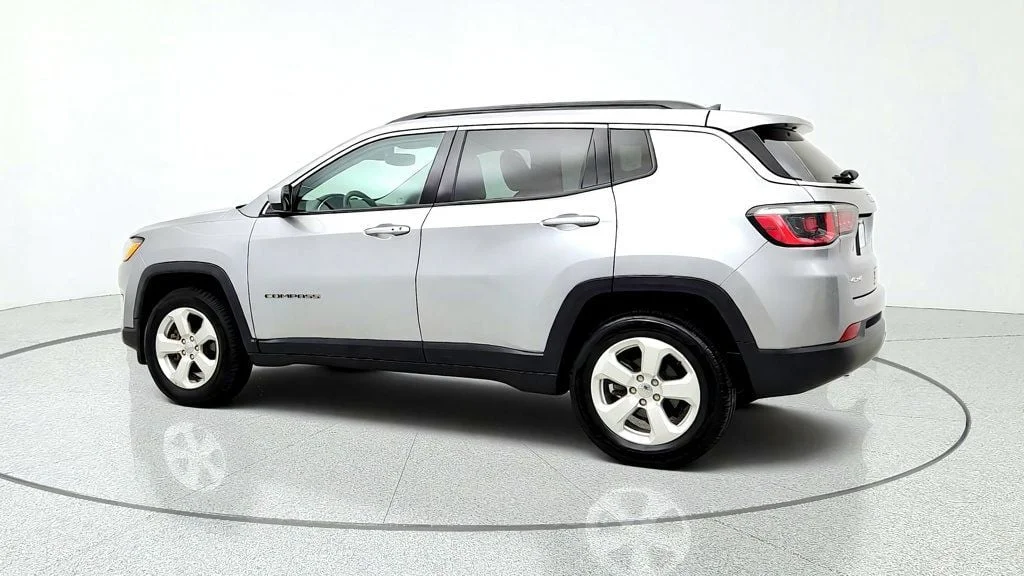 Used 2018 Billet Silver Metallic Clearcoat Jeep Latitude 4x4 image 7
