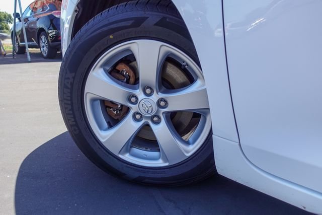 Used 2017 White Toyota L image 11