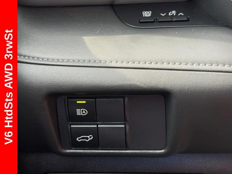 Used 2020 Moon Dust Toyota XLE image 29