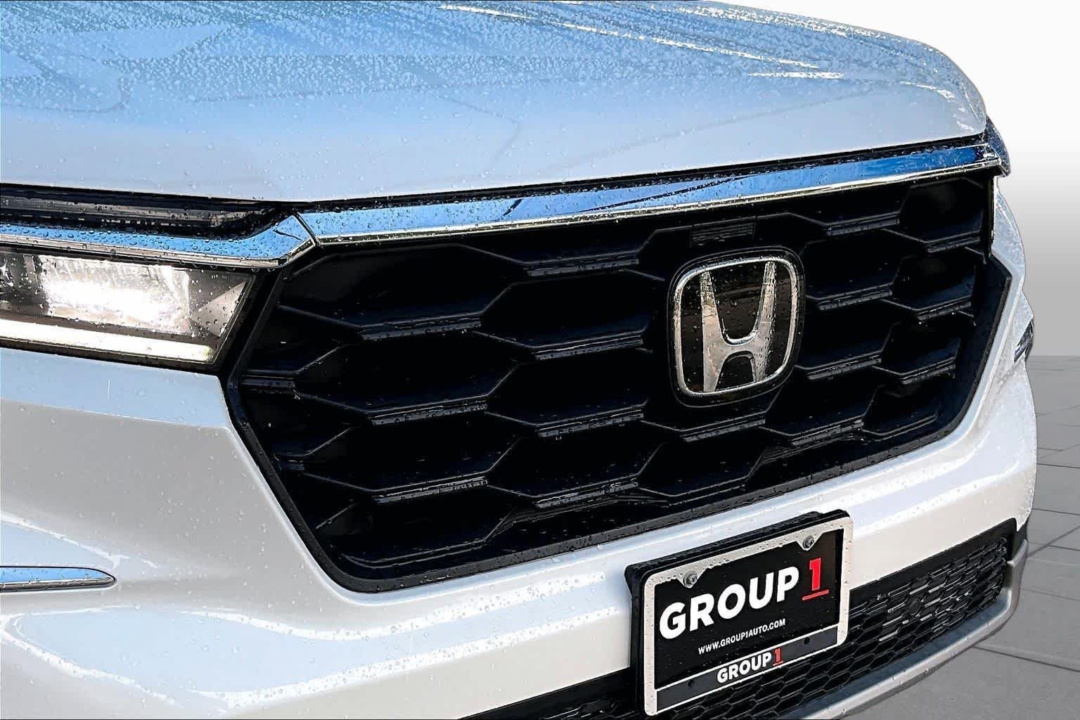 Used 2025 Platinum White Pearl Honda EX-L image 29
