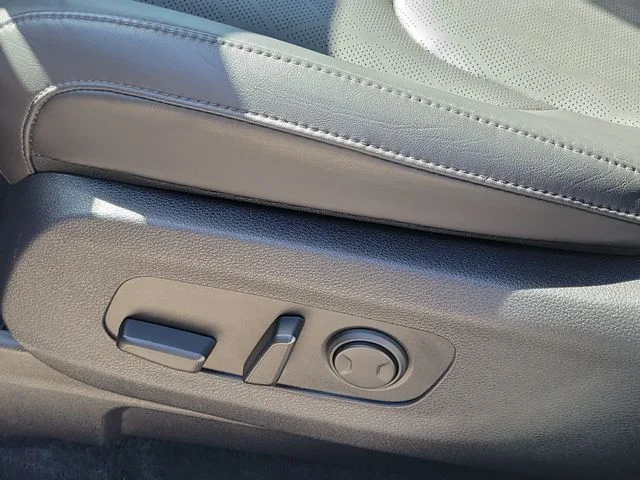 Used 2024 Ceramic White Kia EX image 22