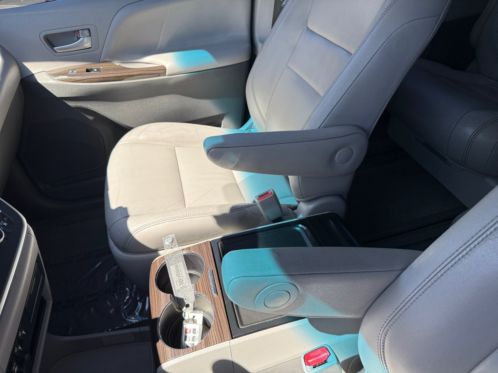 Used 2015 Predawn Gray Mica Toyota XLE image 14