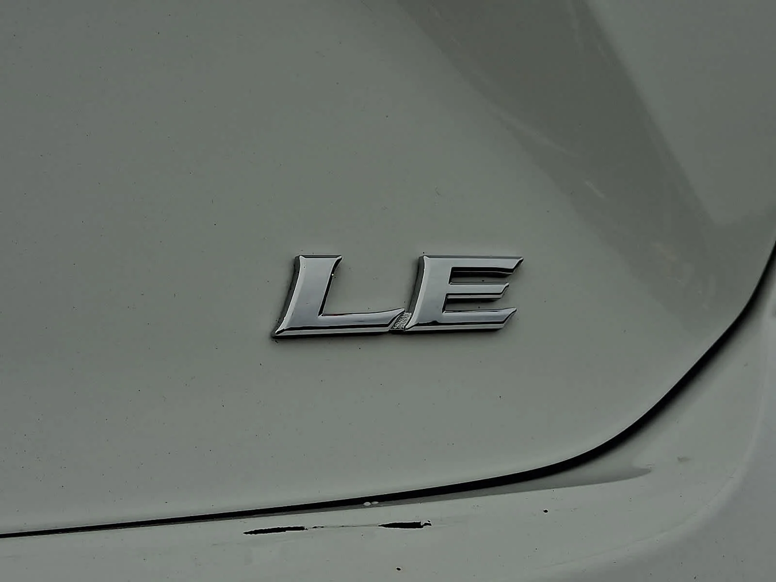 Used 2025 Ice Cap Toyota LE image 33