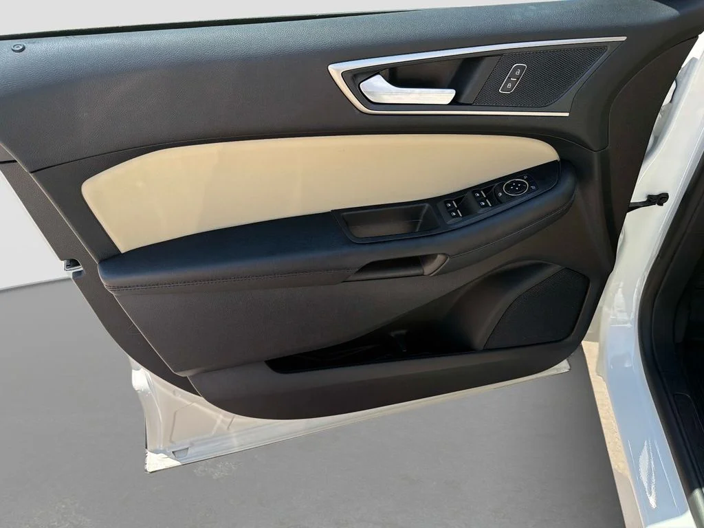 Used 2024 White Metallic Ford SEL image 18