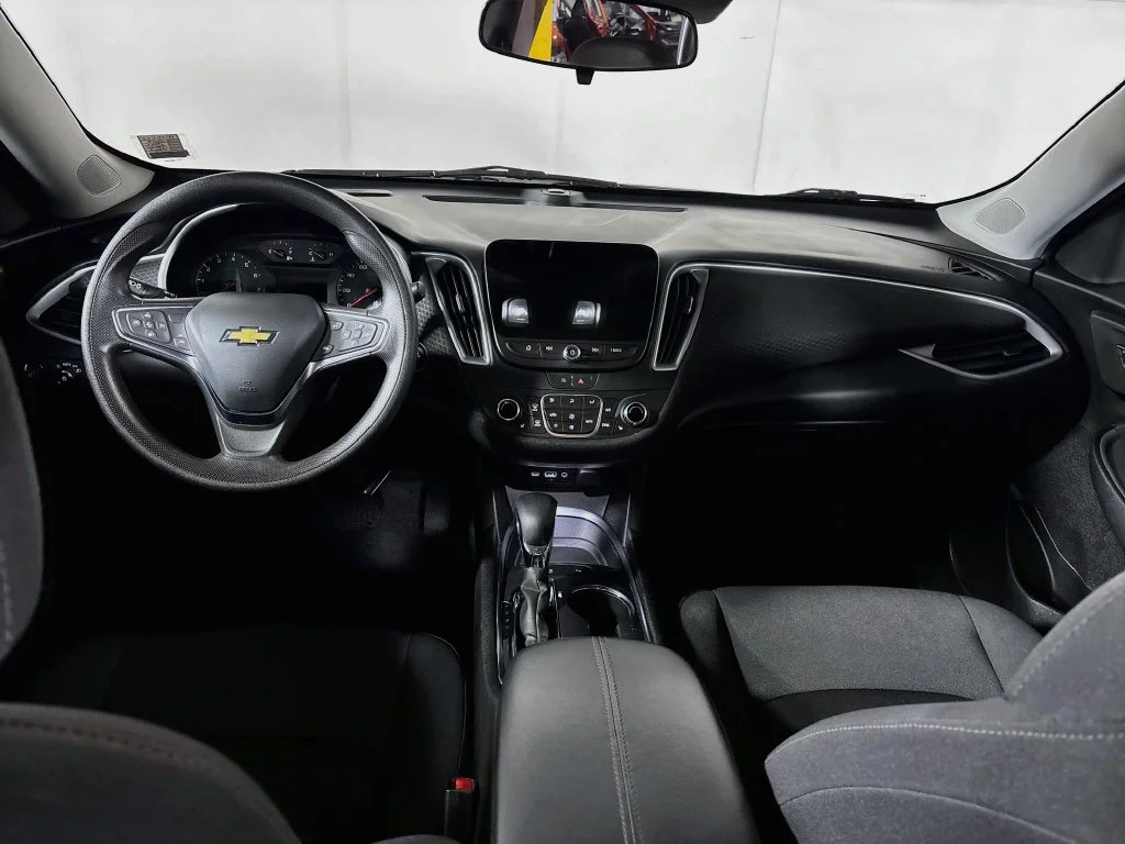 Used 2025 White Chevrolet LT image 12