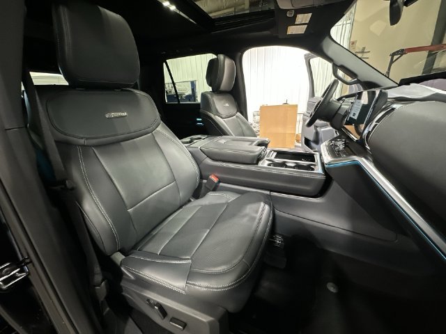 New 2027 Agate Black Metallic Ford Platinum image 32