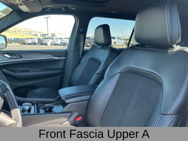 New 2026 Silver Zynith Exterior Paint Jeep Altitude image 16