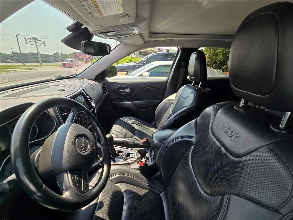 Used 2019 White Jeep Limited image 4