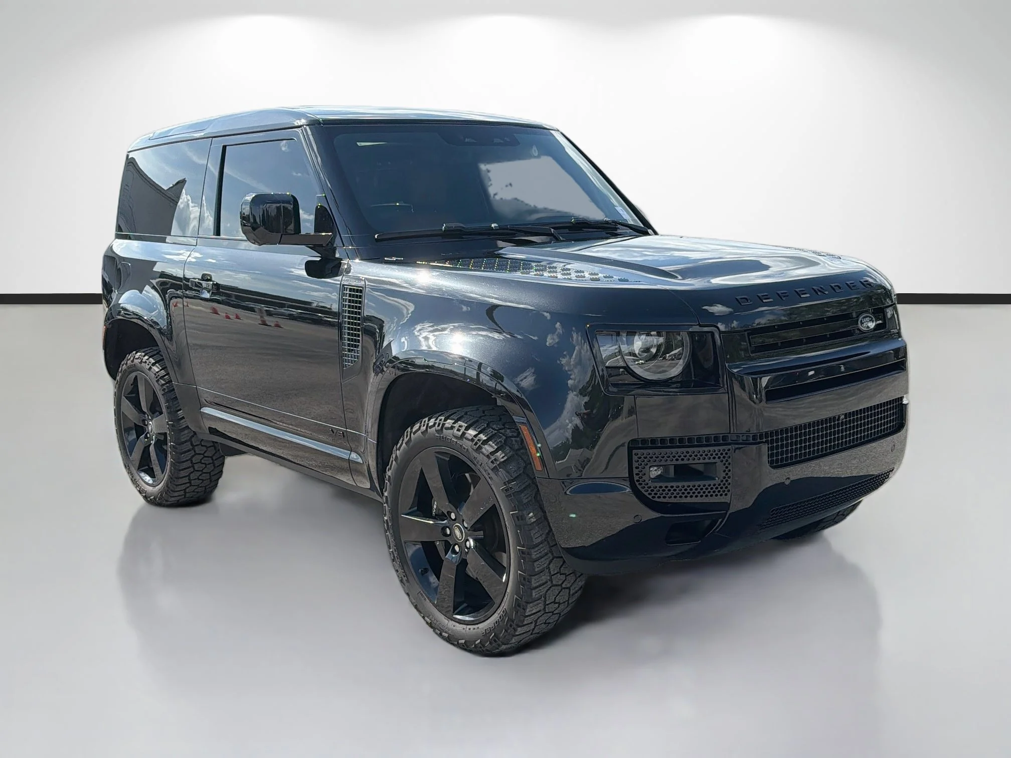 Used 2024 Santorini Black Metallic Land Rover V8 image 1