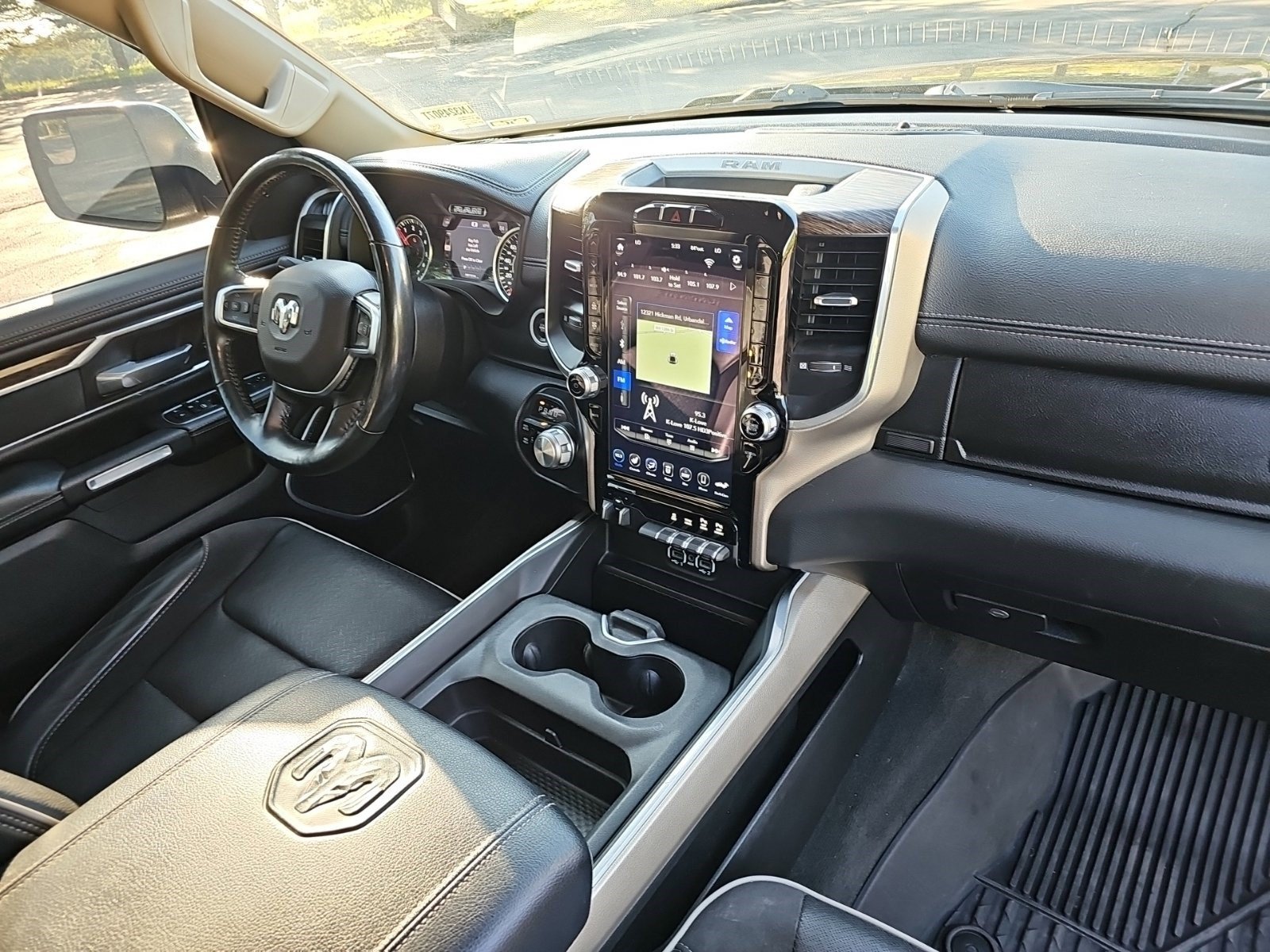 Used 2020 Diamond Black Crystal Pearlcoat Ram Laramie image 11