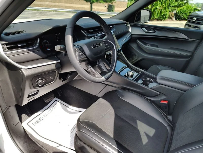 Used 2025 White Jeep Altitude X image 12