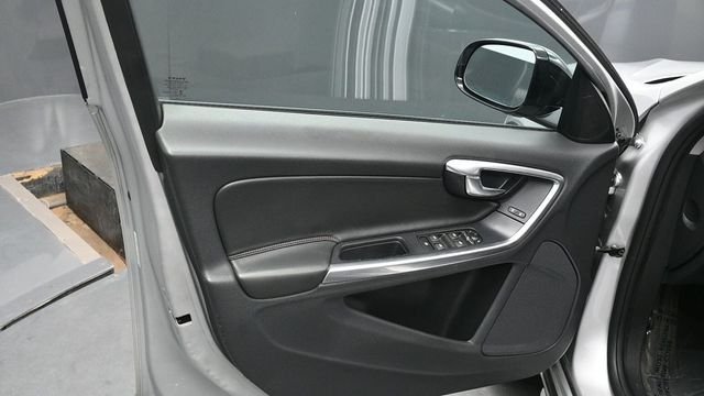 Used 2017 Silver Volvo T5 image 10