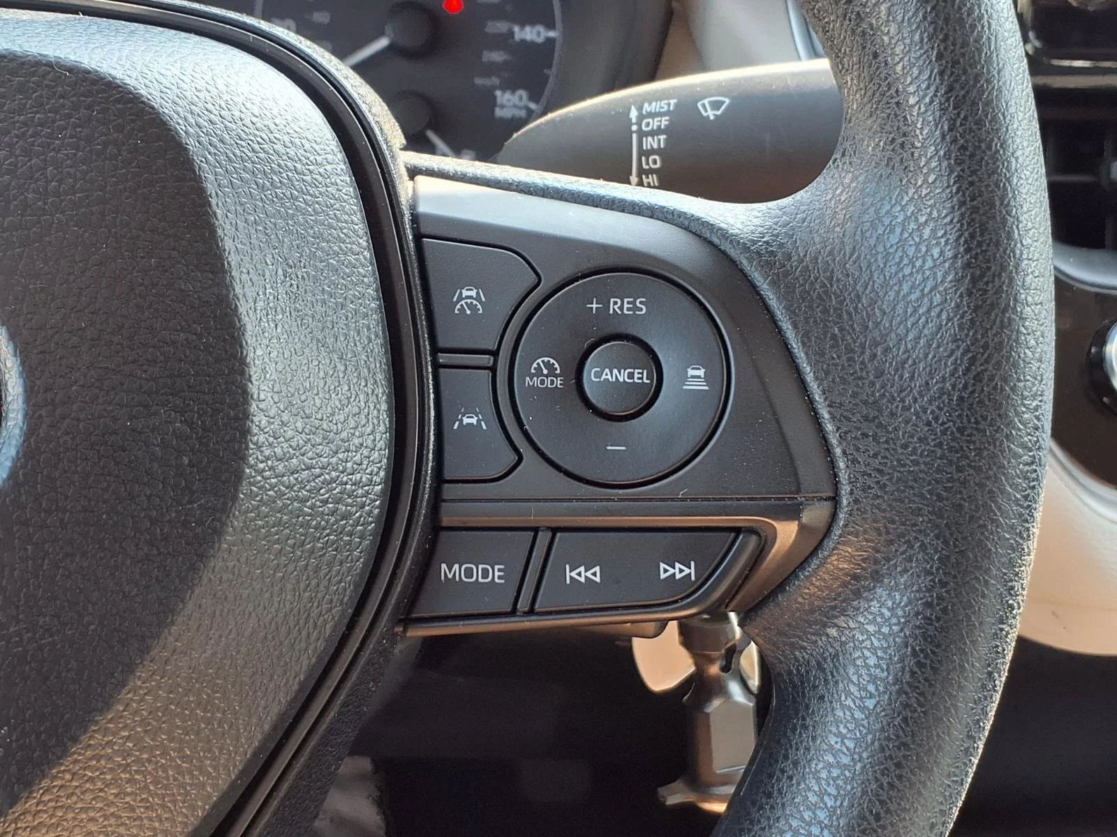 Certified Used 2025 Pearl Toyota LE image 16