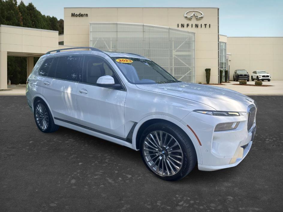 Used 2023 Alpine White BMW xDrive40i image 3