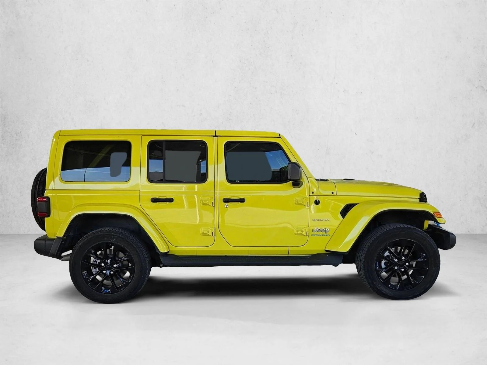 Used 2023 High Velocity Clearcoat Jeep Sahara image 4